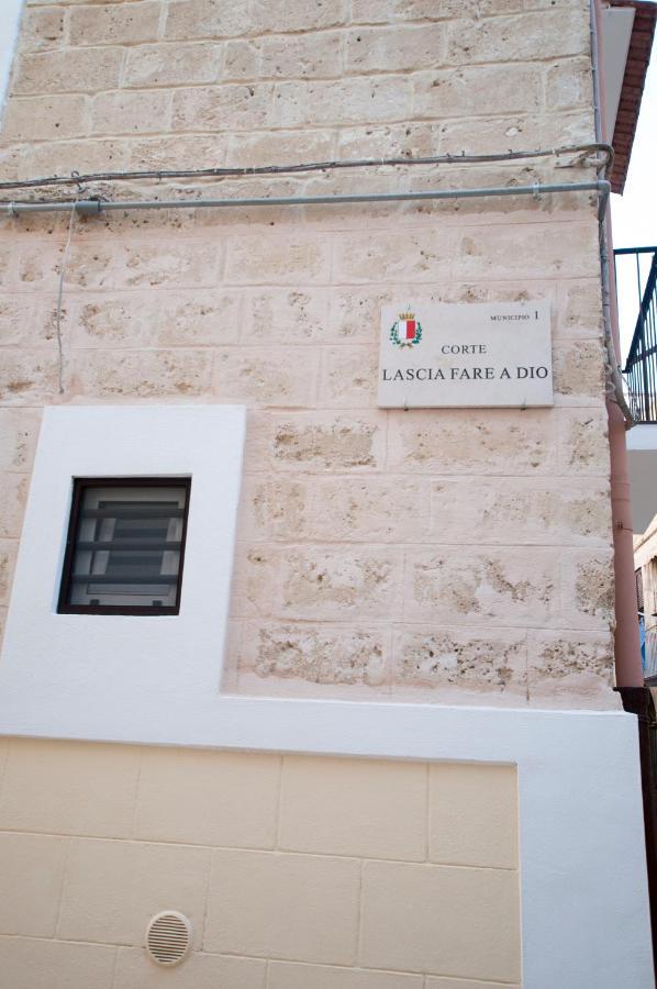 Just Here Apartments - Lascia Fare A Dio バーリ エクステリア 写真
